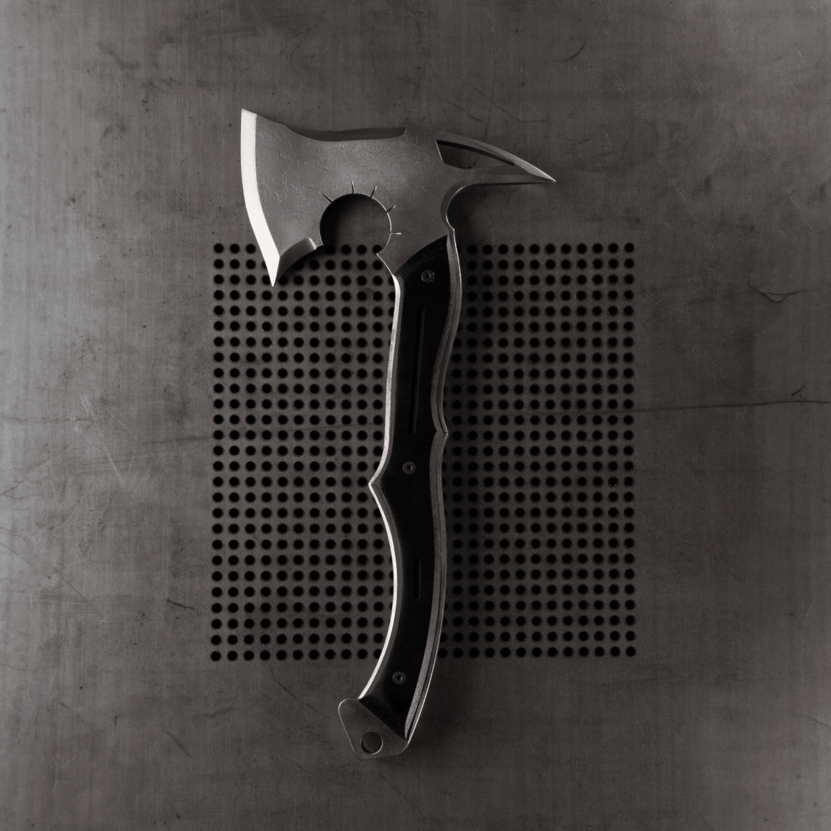 Full tang tomahawk "Requiem" for outdoor tasks