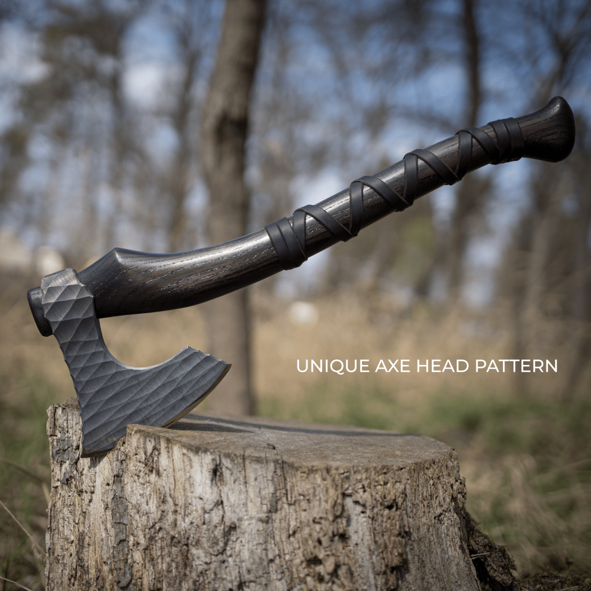 Hand forged axe “Sterk Vorley” with leather cover